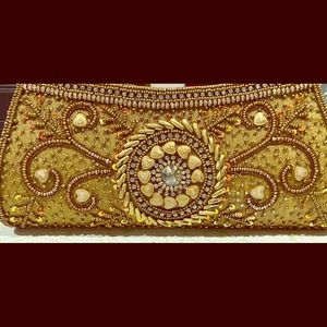 Beaded clutch